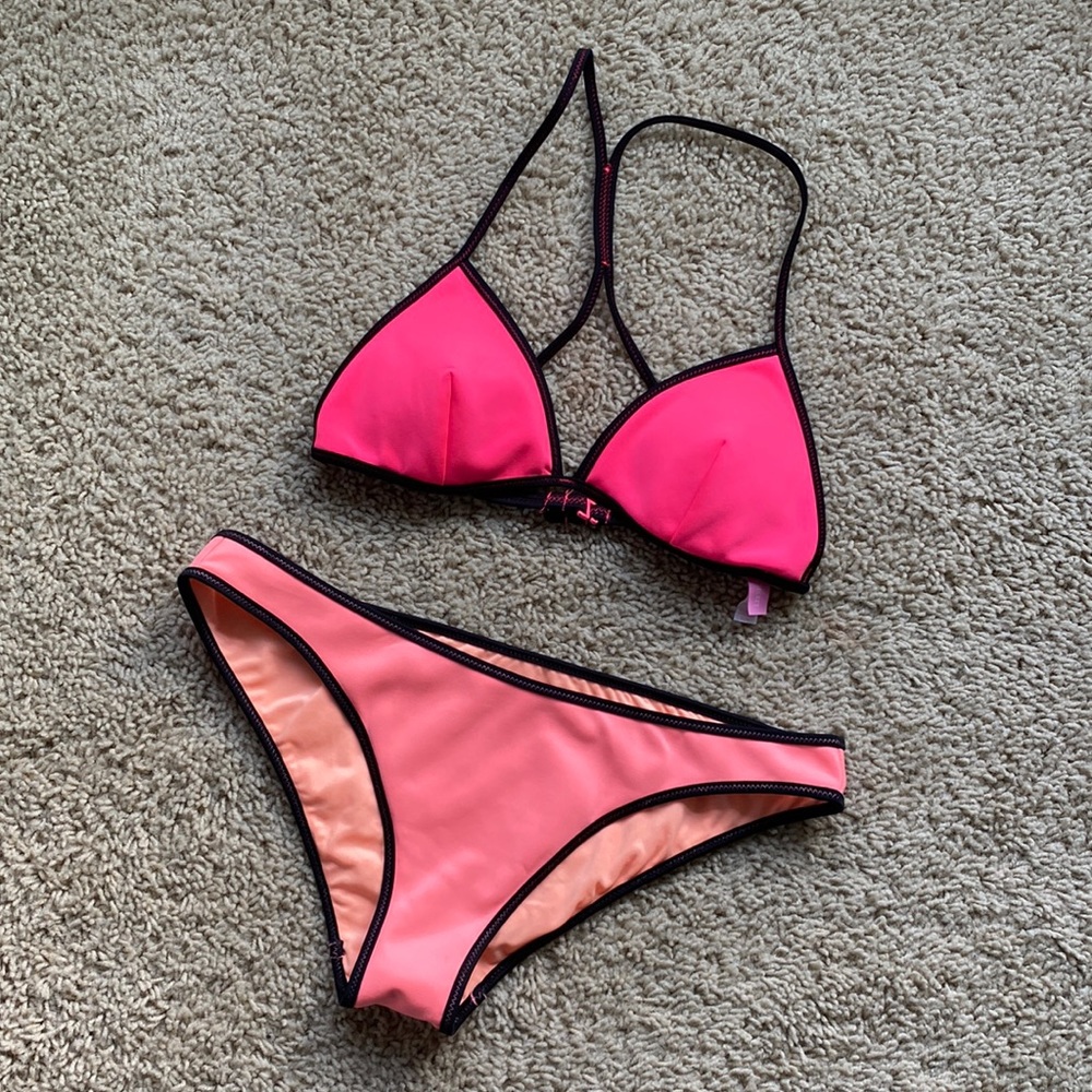 ✨Host Pick✨ Victoria’s Secret - Bikini - M